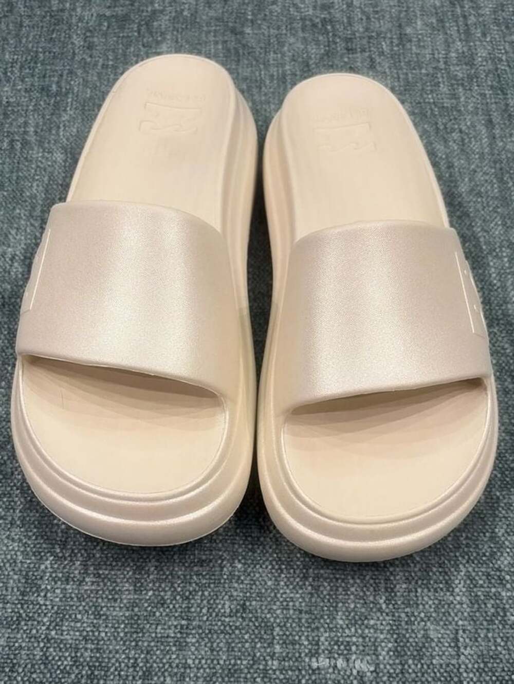 Billabong Cushion Bondi Bay Size 9 Beige Slides Sandals